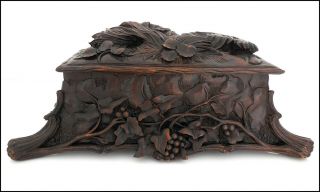 Circa 1860 carved chest,  box,  server of the ancient Black Forest 古いスイスの木の彫刻 3
