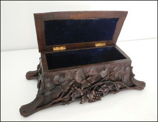 Circa 1860 carved chest,  box,  server of the ancient Black Forest 古いスイスの木の彫刻 5