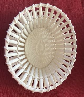 Antique Ivory WEDGWOOD CREAMWARE TWIG FRUIT BASKET BOWL With Plate Stand 4