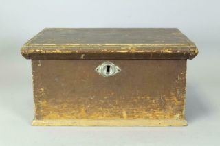 RARE EARLY 18TH C PENNSYLVANIA BIBLE BOX IN BEST SPANISH BROWN PAINT 4