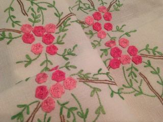 VINTAGE FAIRISTYTCH? HAND EMBROIDERED TABLECLOTH WATER FOUNTAIN FLOWERS 10