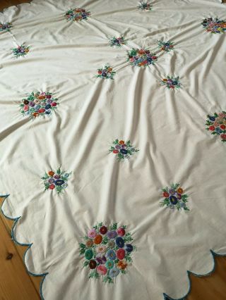 LARGE VINTAGE HAND EMBROIDERED POSIES FLORAL FLOWER TABLECLOTH FOR REPURPOSING 9
