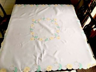 VINTAGE HAND EMBROIDERED APPLIQUÉ WHITE LINEN TABLECLOTH 50x50 INCH 3