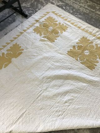 Vintage Expertly Hand Quilted Thin Wreath Gold APPLIQUÉ Quilt 76”X80” Farmhouse 6