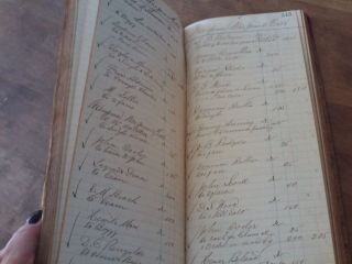 ANTIQUE 1870 ' S LEDGER FILLED W/ 126 VICTORIAN TRADE CARDS AND HANDWRITTEN NAMES 10