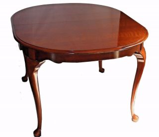 Vintage Queen Anne Style Mahogany Dining Table,  With Extension Leaf