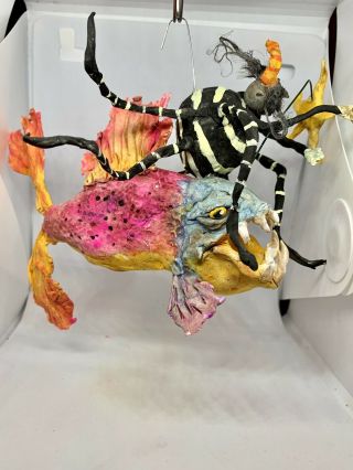 Primitive HANDSCULPTED PAPERMACHE CLAY HALLOWEEN SPIDER RIDING FISH 6” By 9” 2