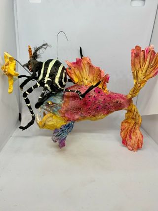 Primitive HANDSCULPTED PAPERMACHE CLAY HALLOWEEN SPIDER RIDING FISH 6” By 9” 3