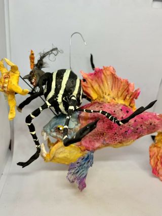 Primitive HANDSCULPTED PAPERMACHE CLAY HALLOWEEN SPIDER RIDING FISH 6” By 9” 4