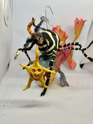 Primitive HANDSCULPTED PAPERMACHE CLAY HALLOWEEN SPIDER RIDING FISH 6” By 9” 5