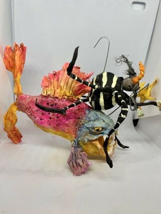 Primitive HANDSCULPTED PAPERMACHE CLAY HALLOWEEN SPIDER RIDING FISH 6” By 9” 6