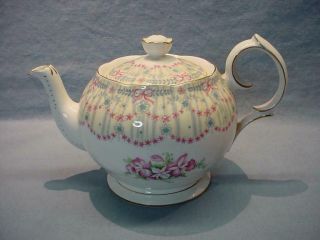 Queen Anne Royal Bridal Gown Teapot - 4 Cup