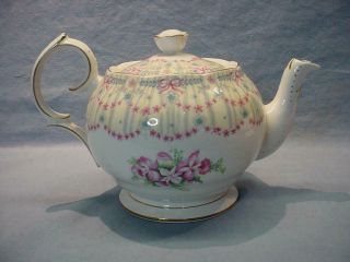 Queen Anne Royal Bridal Gown Teapot - 4 Cup 2