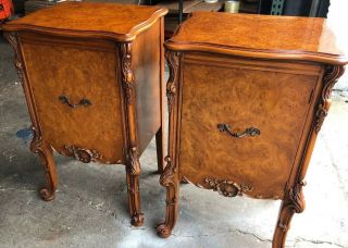 Pair Antique French Louis Xv Rococo Nightstands In Walnut Burl & Carved
