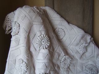 ANTIQUE french QUILT BEDSPREAD CROCHET BED COVER SOUTH KNITTED CROCHETED.  roses 2