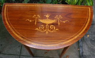 Pair Inlaid Satin Wood Table / Counsels