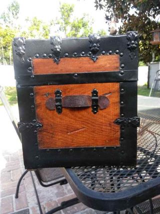 Refinished doll trunk with key 3