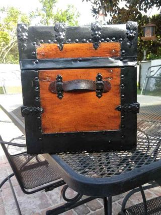 Refinished doll trunk with key 4