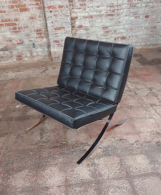 Barcelona Chairs - Vintage Black Leather Seats - A Pair 5