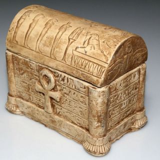 MUSEUM QUALITY ROMAN ERA EGYPTIAN WHITE STONE DECORATED SAFE BOX CIRCA 100 - 400 A 3