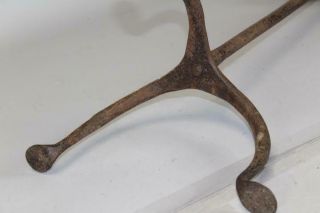 A RARE 18TH C FLOOR STANDING WROUGHT IRON ADJUSTABLE DOUBLE CANDLE HOLDER 11