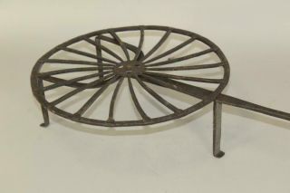 RARE 18TH C WROUGHT IRON ROTATING GRIDIRON WITH A CURVED RAY DECORATED PAN 3