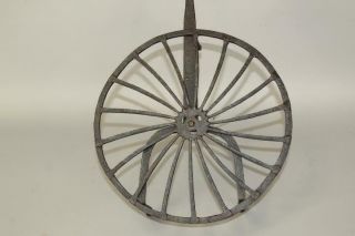 RARE 18TH C WROUGHT IRON ROTATING GRIDIRON WITH A CURVED RAY DECORATED PAN 6