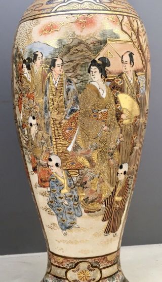 Japanese Meiji Satsuma Vases with Imperial Chrysanthemums 10