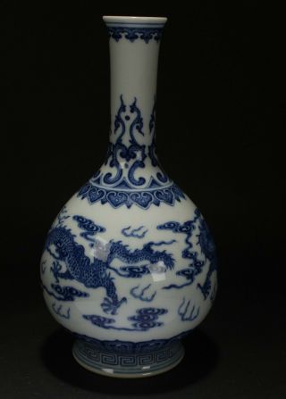 A Chinese Blue and White Dragon - decorating Porcelain Vase 3