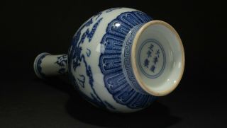 A Chinese Blue and White Dragon - decorating Porcelain Vase 6