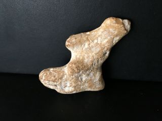 A SMALL UNUSUAL PALAEOLITHIC RECLINING PORTABLE STONE VENUS FIGURINE 2