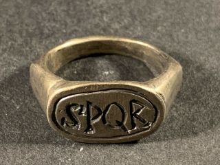 VERY RARE WEARABLE ANCIENT ROMAN SILVER ' SPQR ' LEGIONARY RING CIRCA.  100BC - 150AD 2