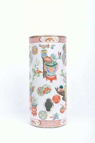 Chinese porcelain hat stand.  Precious objects - Late Qing. 2