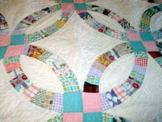VINTAGE 1925 HAND STITCHED DOUBLE WEDDING RING QUILT FEED SACKS AQUA & PINK 3