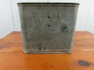 EGG TIN 4 DOZEN CRATE CARRIER METAL HANDLE AND LID INSERTS FARMHOUSE GREAT 1928 3