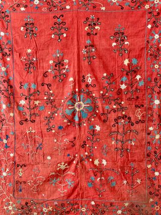 istalifi: An Archaic Antique Uzbek Silk/Cotton Embroidered Suzani circa 1900. 5