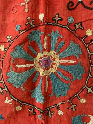 istalifi: An Archaic Antique Uzbek Silk/Cotton Embroidered Suzani circa 1900. 7