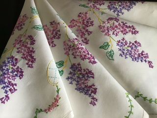 GORGEOUS VINTAGE LINEN HAND EMBROIDERED TABLECLOTH TRAILING LILAC BLOSSOMS 11