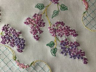 GORGEOUS VINTAGE LINEN HAND EMBROIDERED TABLECLOTH TRAILING LILAC BLOSSOMS 2