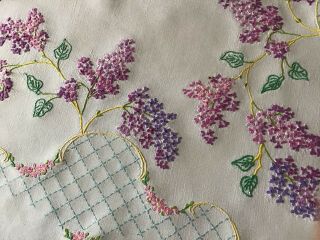 GORGEOUS VINTAGE LINEN HAND EMBROIDERED TABLECLOTH TRAILING LILAC BLOSSOMS 4