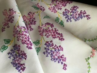 GORGEOUS VINTAGE LINEN HAND EMBROIDERED TABLECLOTH TRAILING LILAC BLOSSOMS 5