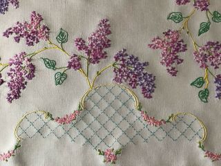 GORGEOUS VINTAGE LINEN HAND EMBROIDERED TABLECLOTH TRAILING LILAC BLOSSOMS 6