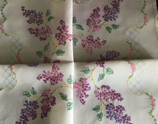 GORGEOUS VINTAGE LINEN HAND EMBROIDERED TABLECLOTH TRAILING LILAC BLOSSOMS 7