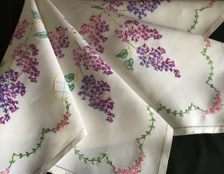 GORGEOUS VINTAGE LINEN HAND EMBROIDERED TABLECLOTH TRAILING LILAC BLOSSOMS 8