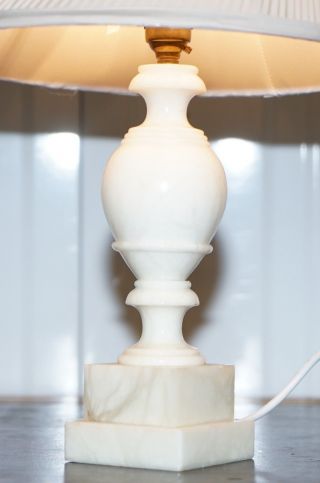 FROM DUKE & DUCHESS NORTHUMBERLAND ' S ESTATE SOLID WHITE MARBLE TABLE LAMP 2