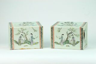 A Beautifull Antique Mirrored Qian Jiang Cai Style Porcelain Pillows