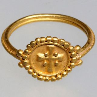 Museum Quality Byzantine Gold Ring With Cross In Bezel Circa 700 - 1000 Ad - Very Ra
