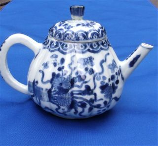 ANTIQUE CHINESE SMALL PORCELAIN Blue & White TEAPOT - 18th.  century. 2