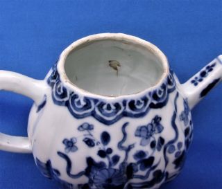 ANTIQUE CHINESE SMALL PORCELAIN Blue & White TEAPOT - 18th.  century. 7