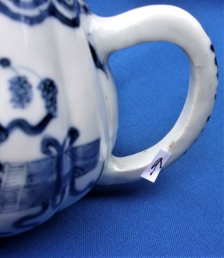 ANTIQUE CHINESE SMALL PORCELAIN Blue & White TEAPOT - 18th.  century. 8